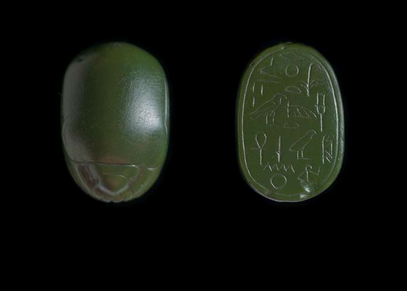 Private-name scarab inscribed with the title and name of the king's retainer Sen-ankh