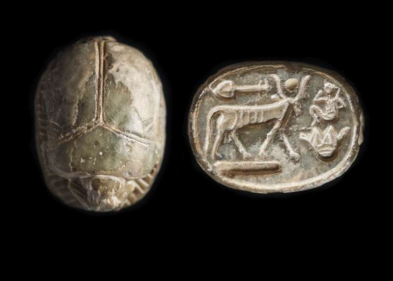Scarab depicting the goddess Hathor and the infant Horus