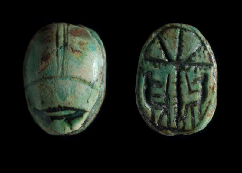 Scarab depicting two apes flanking a tree