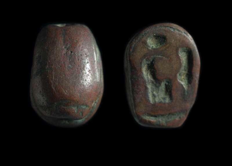 Scarab depicting the god Thoth facing Ma'at