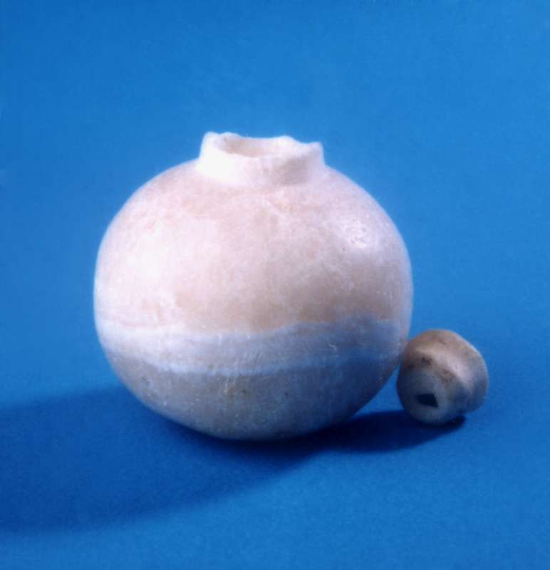 Egyptian-style cosmetic vessel