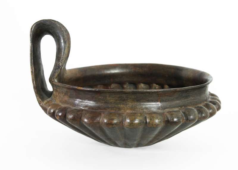 Fluted bowl with high handle