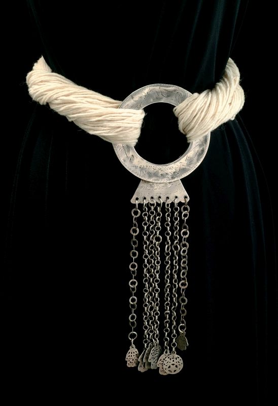 Belt and buckle (holqa faraq beslasel)