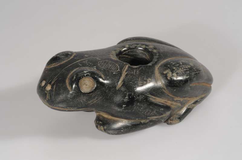 Pipe in the form of a frog