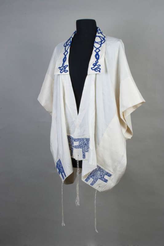 Woman's <i>tallit</i> (prayer shawl)