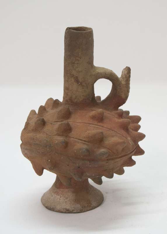 <i>Paccha</i> ceremonial vessel in the form of a Spondylus princeps oyster and maize cob