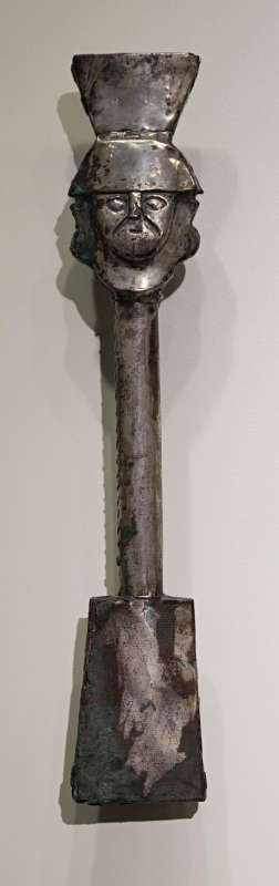 Oar-shaped royal scepter depicting the founder of the Chimu dynasty