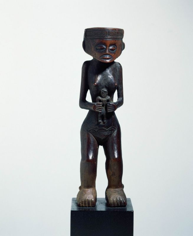 Mother and child figure