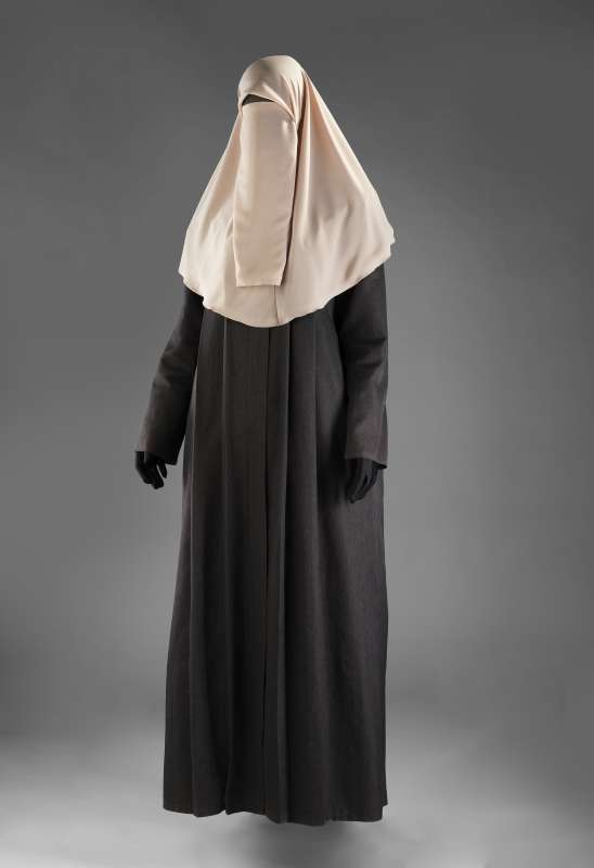 מערכת לבוש של אישה מוסלמית המקפידה בצניעות ('מנקאבה'):